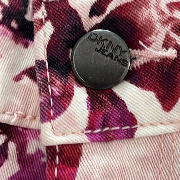 DKNY JEANS Flowers w Abstract Brushstroke Stripes Shades of Pinks Midrise - Picture 6 of 11